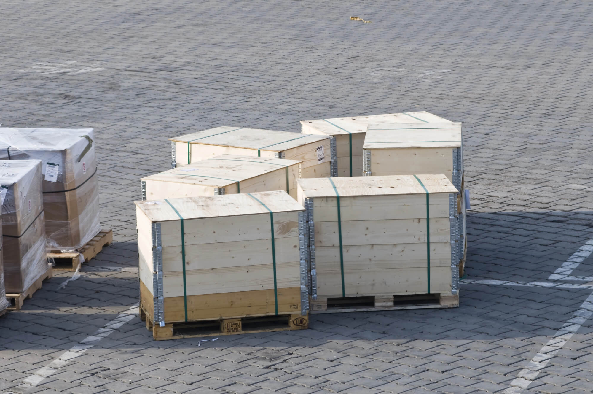 Professionell verpackte Sendung mit Spezialkarton und Schutzmaterial für den Lufttransport 