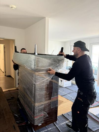 Sichere Verpackung und Transport von Ausstellungsstücken für Warenhändler 